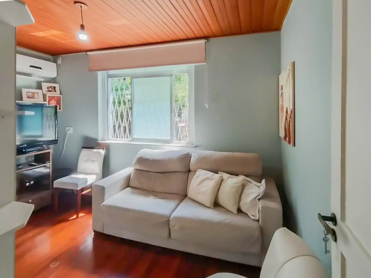 Casa à Venda no Petrópolis, Porto Alegre | 3 Dormitórios, 1 Suíte e 2 Vagas