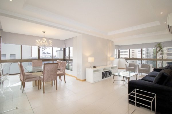Apartamento Mobiliado à Venda no Moinhos de Vento, Porto Alegre | 120 m², 2 Dormitórios e 3 Vagas